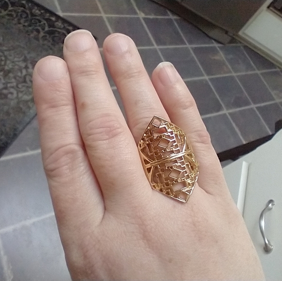 4 Gorgeous Stretch Rings! #R8 - Picture 5 of 8